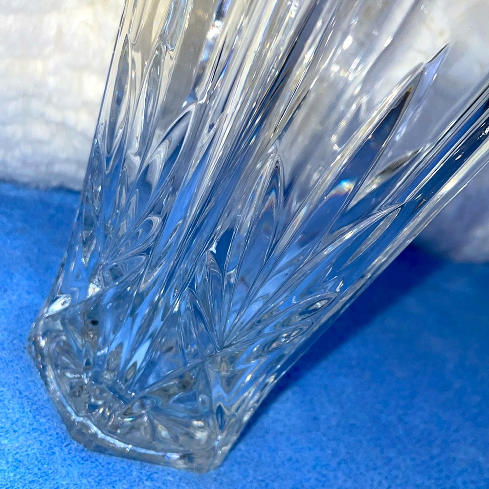 Vintage Crystal Vase.  Cut Glass.  24% Lead Crystal. - Picture 4 of 8